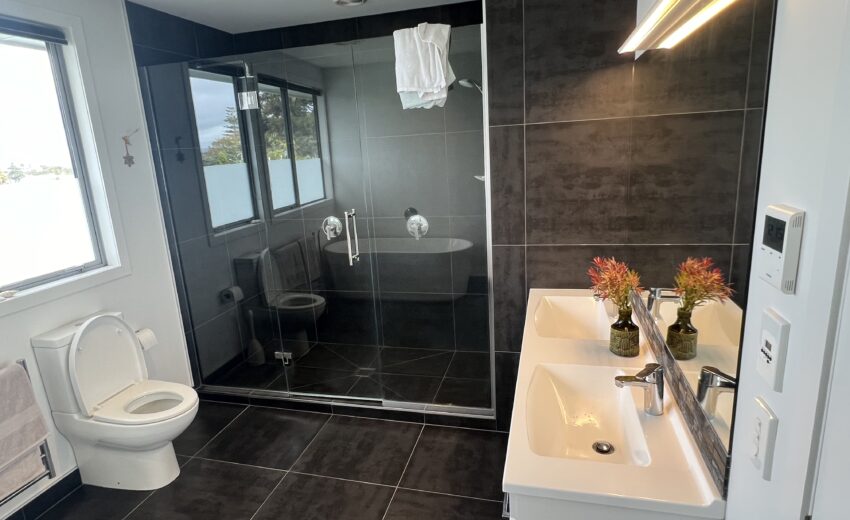 Modern bathroom renovation completed by QK Renovation in Auckland